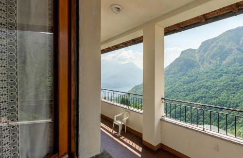 Sciura Elena's Terrace With Lake, Mounts & Valley by Halldis - Foto 18