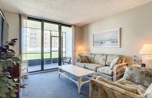 Beachfront with a pool at Ocean Trillium Condo ~ 101 - Foto 6