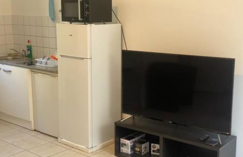 Apartment Sleeps 2 with On-Site Parking - Foto 3