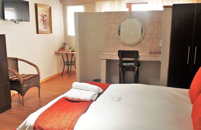 "room in B&B - Room for 6 - Amarachi Guesthouse in Swakopmund Namibia Near Beach and Malls!" - Photo 6