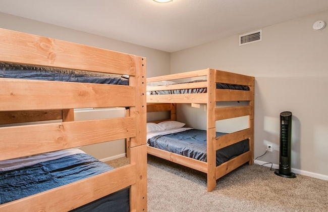 Massive 5 Bdrm Getaway W/pool, Hot Tub, Game Room! - Photo 13