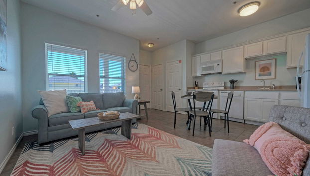 Minutes to the Beach w/ Pool, Sleeps 8 Two Condos: Costa Bahia - Foto 3, Interior