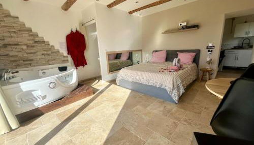 Suite de charme et son jacuzzi en pleine nature - Foto 4