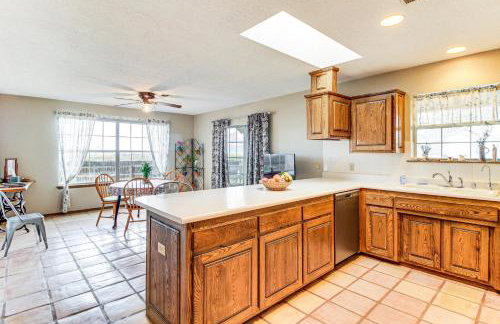 Hiking Nearby! Mountain-View Home Outside ABQ - Foto 9