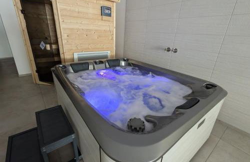 Gîte Montagne avec Piscine Chauffée, Spa et Sauna - Les Roches - FR-1-589-656 - Foto 15