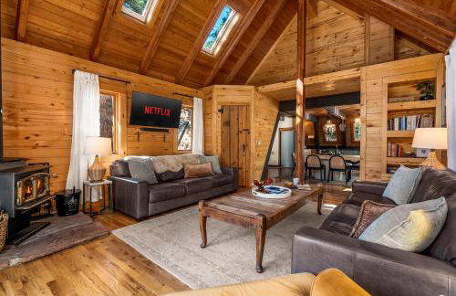 Timber A-Frame, Large Deck, Hot Tub, Fireplace - Foto 38