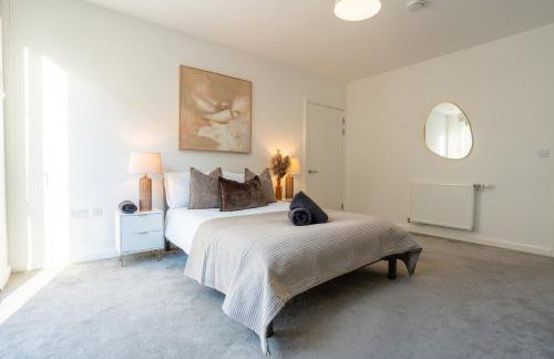 Central Wembley Stadium Luxe Stay with Pool Table - Foto 39