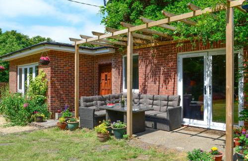 Oakdene Lodge - Photo 2