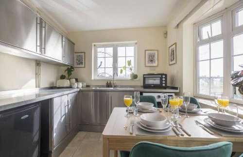 Riverside Cottage & Shepherd’s Hut with Hot Tub - Foto 7