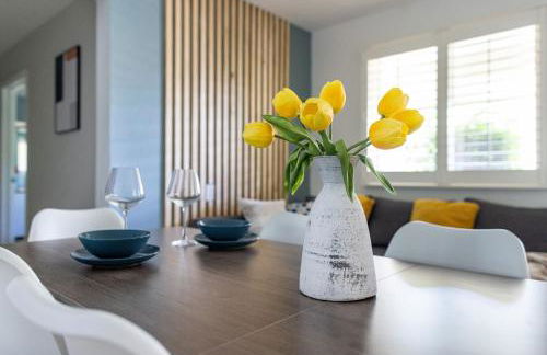 Spacious 3-Bedroom Villa with Heated Saltwater Pool and Fenced Yard in Oakland Park - Foto 40