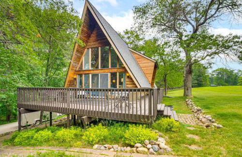 Canal Across Street Family Cabin in Breezy Point! - Foto 1