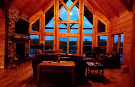 Stunning Private Cabin Getaway with Gorgeous Fireplace near Quincy, Illinois - Foto 14