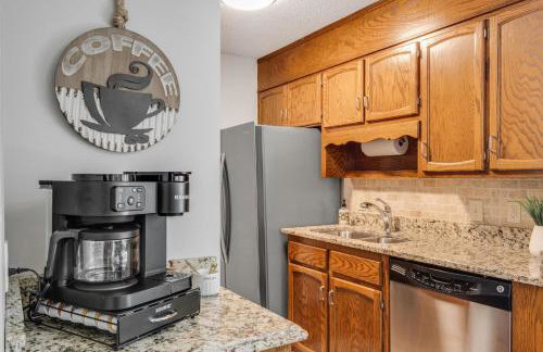 Brook Haven Condo - Downtown Blowing Rock Ground Floor Fully Stocked with 2 King Beds - Foto 19