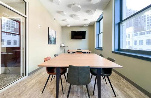 Your Downtown Oasis, Pool Gym in Building Steps from Dining and Top Sights - Foto 25