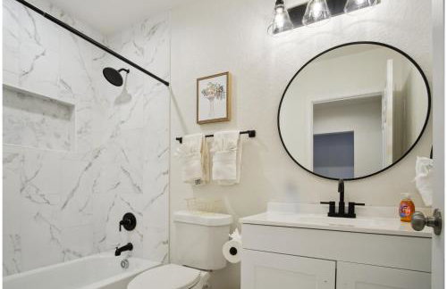 Stylish Spacious Comfort 4BR3BA Downtown Gem - Foto 19