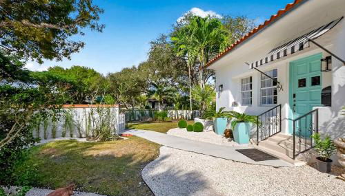 Villa 800 - 3 BEDROOM - 3 AND A HALF BATHROOMS -6 BEDS- Spa like Retreat Saline Pool & Jacuzzi - Foto 5, Garden