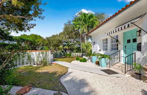 Villa 800 - 3 BEDROOM - 3 AND A HALF BATHROOMS -6 BEDS- Spa like Retreat Saline Pool & Jacuzzi - Foto 5