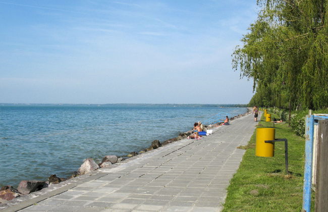 5 bedroom House in Siófok with private pool and garden - Photo 35