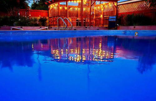 Pool, Hot Tub, Luxury 3 Beds,15 Min Beach,DT, Zoo, Sesame Place, Airport - Foto 1