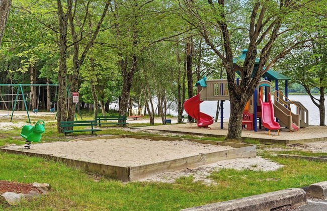 Hygge Home by Avantstay Deck for Outdoor Living, Fire Pit, Game Table - Photo 28