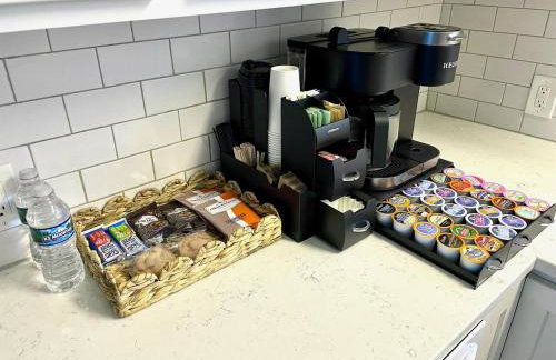 Coastal Cape Cod w/ King Bed, Game Room, & Bikes! - Foto 11