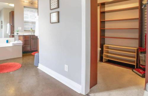 Classic Soulard 4BR Private Yard ABODEbucks - Foto 29