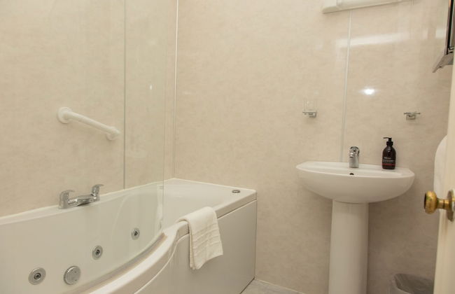 Armadale Castle Cabins - Photo 32