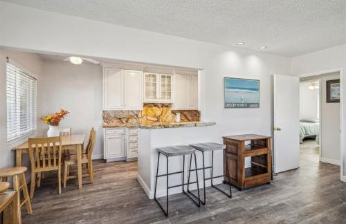 Beautiful 2 Bed Beach Condo #201 - Photo 4