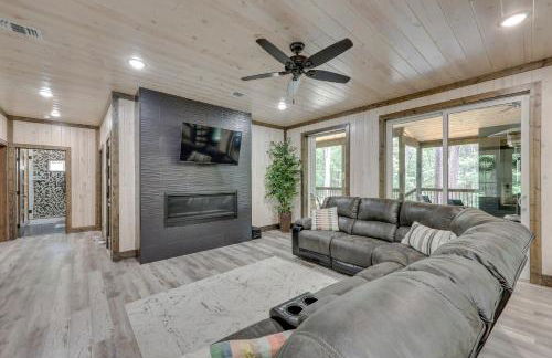 Playground and Pool Table Fun! Broken Bow Retreat - Foto 7