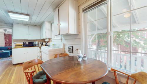 Walk to Town! Dog-Friendly Quincy Getaway with Deck - Foto 5