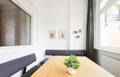 Tolstov Apartments - 3 Room Apartment - Kitchen - Dining Room - Terrace - 25 min to Messe DUS - Foto 7