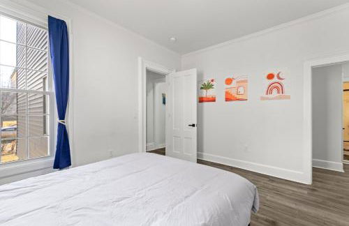 Casa Soleada in East Rock near DT and Yale SOM with FREE Parking and King Bed - Foto 10