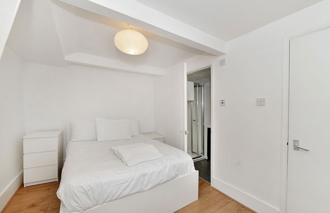 Bond Street Apartments - Photo 2