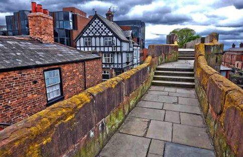 Great 3 bed Handbridge home Sleeps 6 EV Charger - Photo 28