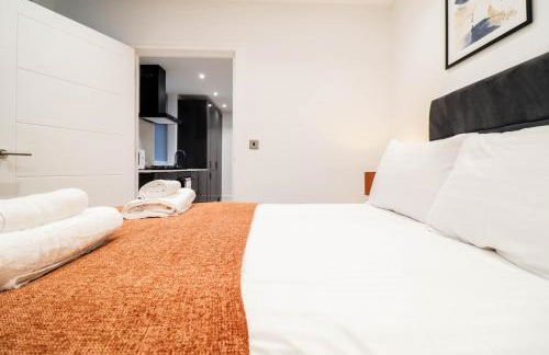 The Rye Retreat - 1BR Modern Design with Smart TV & Secure Underground Parking in Central High Wycombe HP13, Sleeps 3 - Foto 34