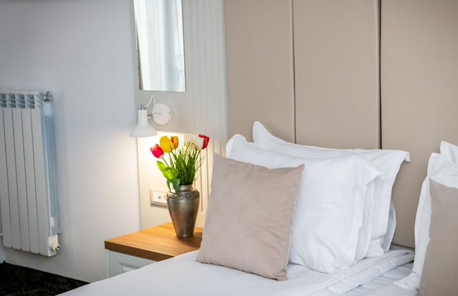 Agora Boutique - Photo 38