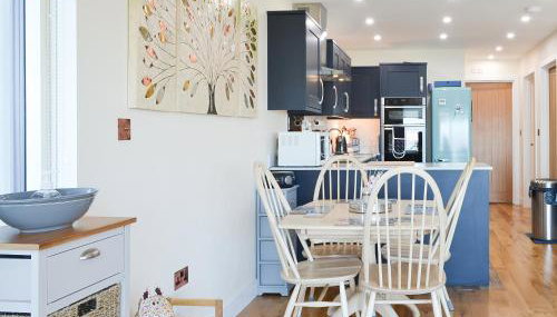 4 Dolphins - Photo 5