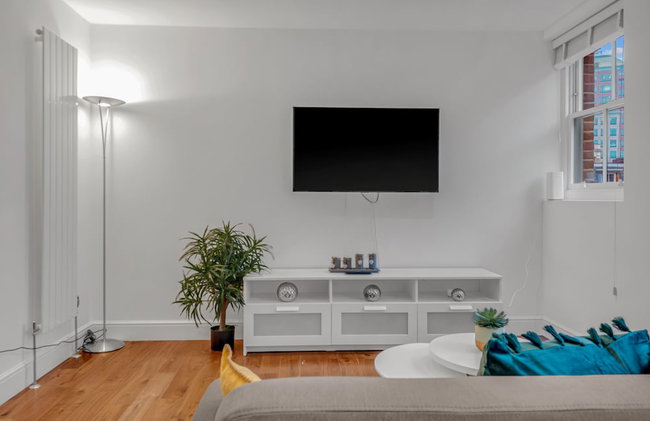 MySquare Vibrant and Sleek 2 Bed Apartment in Artillery Lane - Foto 27