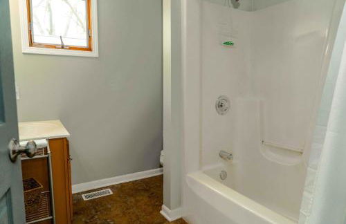 Lakefront Private Dock Pet Friendly Fire Pit - Foto 22