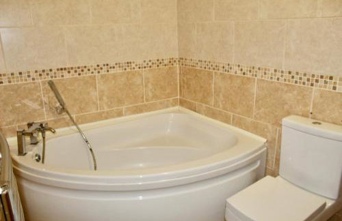 4 bedroom home with games room - sleeps 8 Perfect for families, groups and contractors - Foto 26