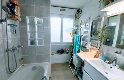 T2 cosy à la plage, terrasse vue sur mer et parking privatif - Photo 11