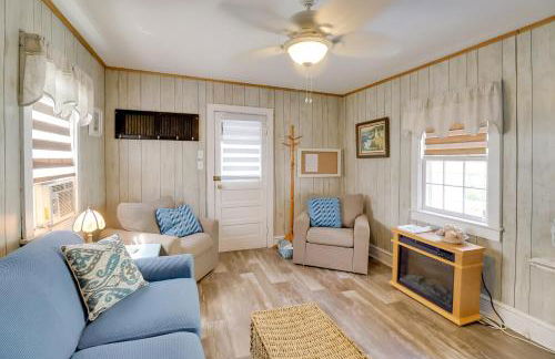 Deck and Indian River Bay Views Coastal Cottage - Foto 6