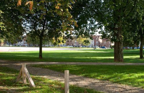 gîte 65 m2 200 m gare t-g-v et fac 400 m centre-ville grand parking 250 places gratuit face au logement - Foto 24