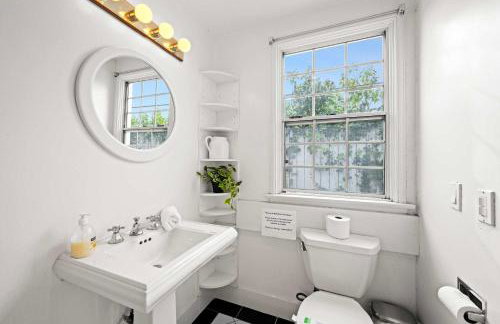 Spacious 5BR LA Villa with Pool Spa & Game Room - Foto 75