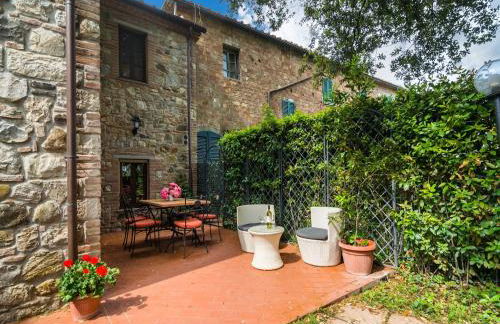 Holiday Home in Town Center with Pool, Garden, Hot Tub - Foto 12