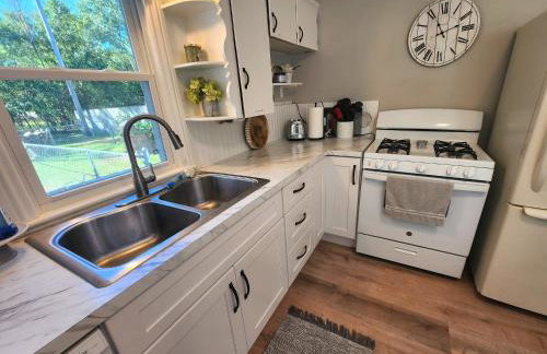 Cozy Neutral Farmhouse, Coffee provided, Relaxation optional - Foto 7