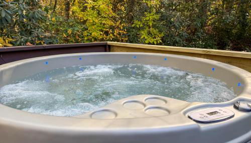Hot Tub and Fire Pit Cozy Cabin in Maggie Valley - Foto 3