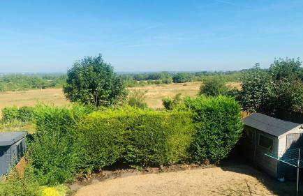 Lovekush Epsom Banstead Surrey. Views over London - Photo 55