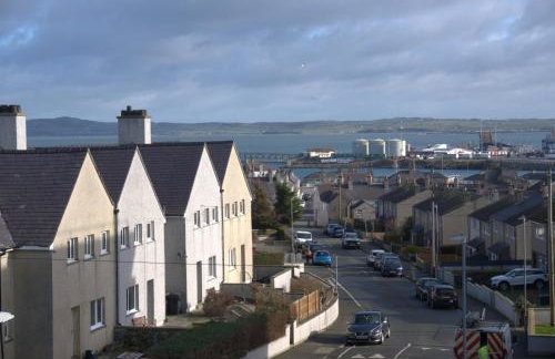 3BDR Town House in the Heart of Holyhead - Free Onsite Parking - Foto 21