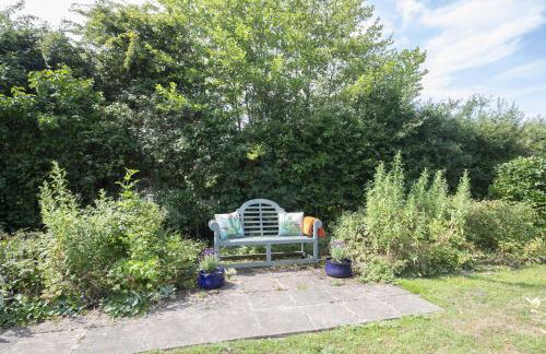 Peaceful 3-Bed Cottage in Eastington, near Stonehouse - Photo 37